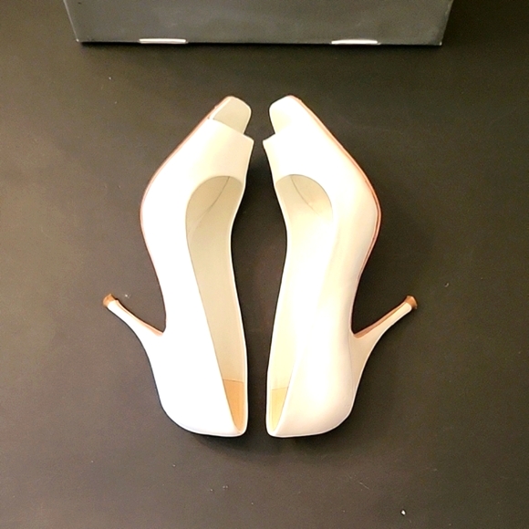 Elegant Aldo White Patent Leather Peep-Toe Heels, 9 - Picture 6 of 14